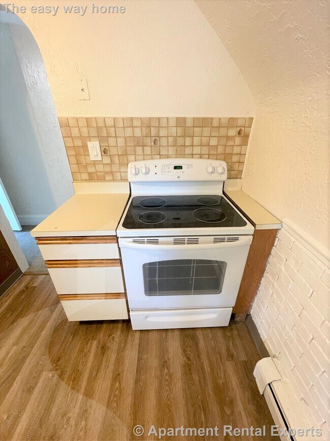 Building Photo - Medford/Tufts 1+ Bedroom for $2000.00