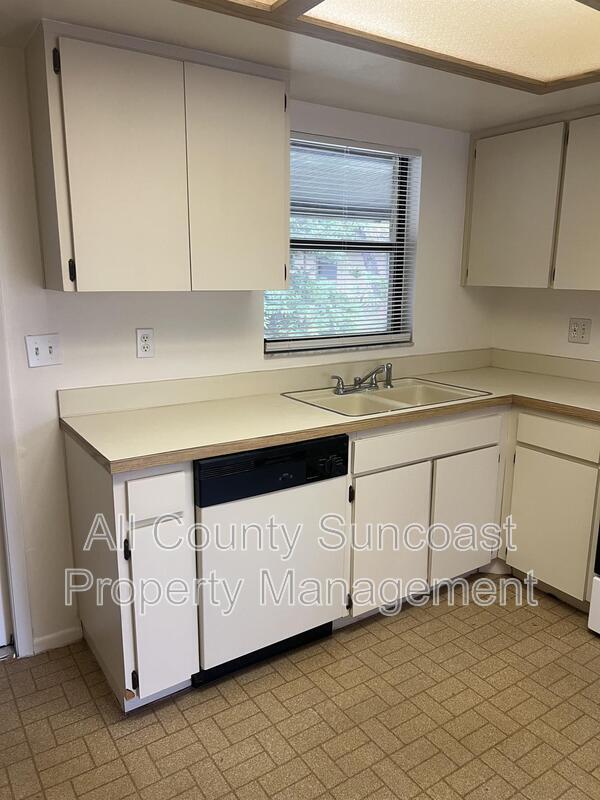 Building Photo - 529 E Curlew Pl