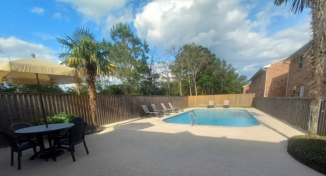 Creekwood Townhomes 15043 Woodstone Dr Hammond, LA Apartments for