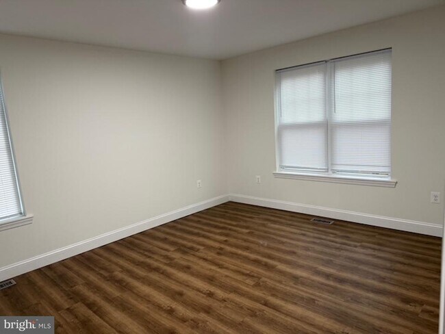Foto del edificio - 6409 63rd Pl