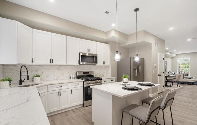 Building Photo - Luzerne