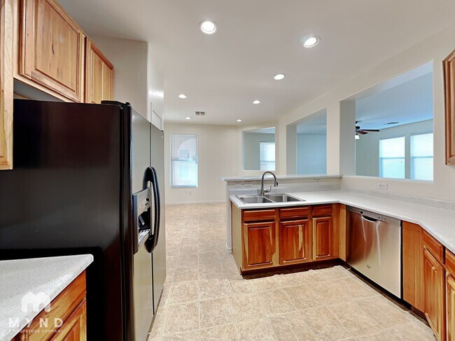 Foto del edificio - 7056 S GREENEYES Ln