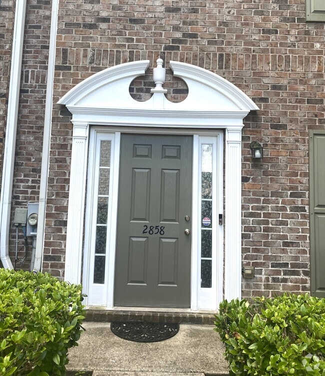 Building Photo - 2858 Parkway Close
