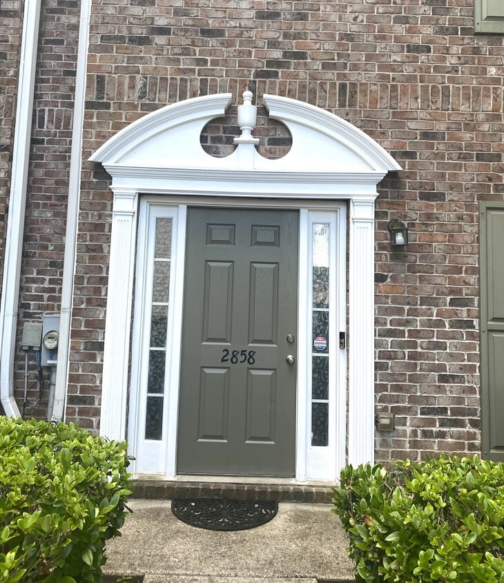 FRONT DOOR - 2858 Parkway Close