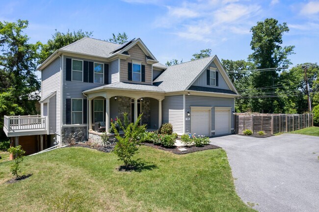 Building Photo - 5790 Hunt Club Rd