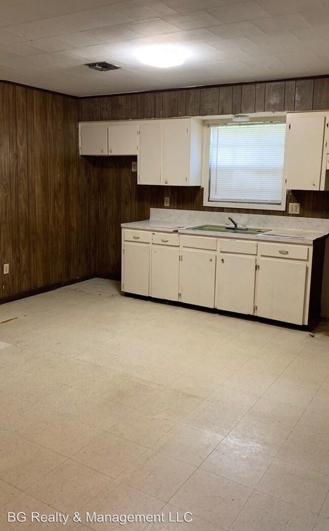 Building Photo - 3 br, 1.5 bath House - 617 Cecile Blvd
