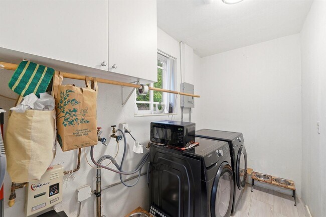 Foto del edificio - North 31st Avenue, Hollywood, FL 33021 - 3 BR 2 BA house