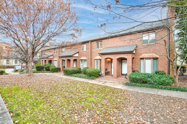 Foto del edificio - 2 br, 1.5 bath Condo - 622 Walker Avenue