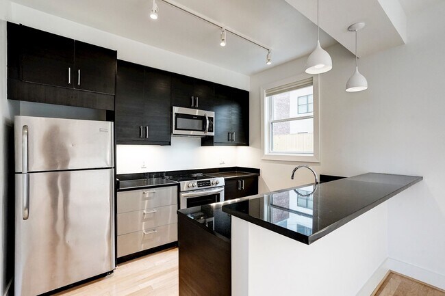 Foto del edificio - 730 Columbia Rd NW