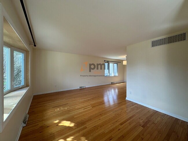 Building Photo - 8814 Jefferson Ct