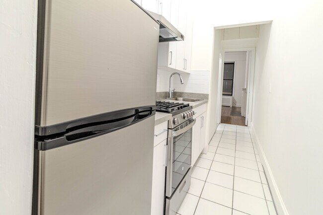 Foto del edificio - 318 E 53rd St