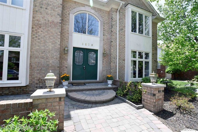 Foto del edificio - 3079 Kilburn Rd W