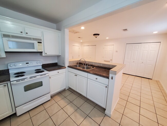 Kitchen (overlooks den and dining) - 110 Carroll St