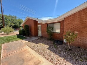 Building Photo - 840 S 400 E