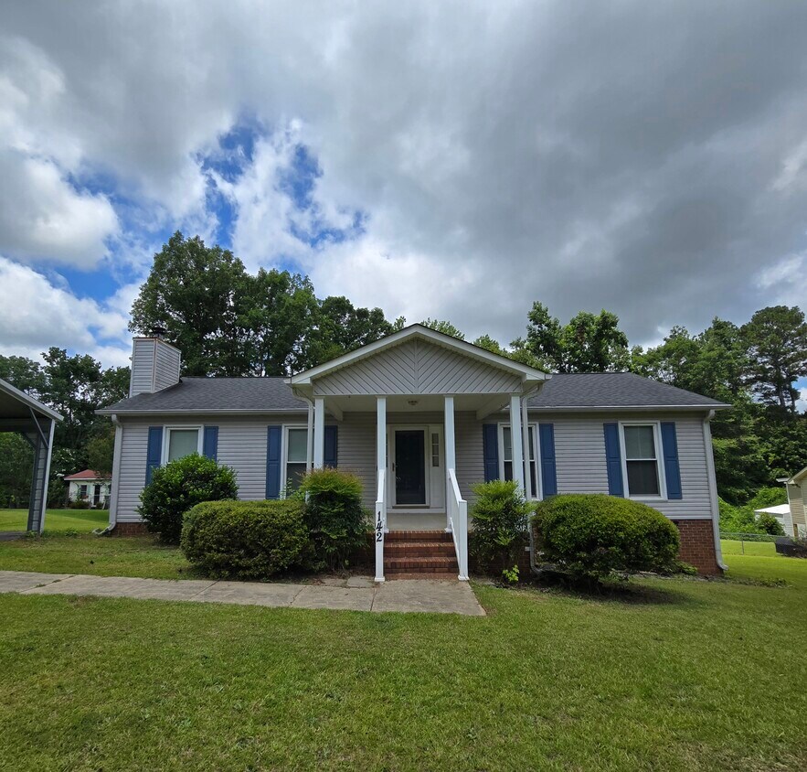 Foto principal - 142 Crestview Dr