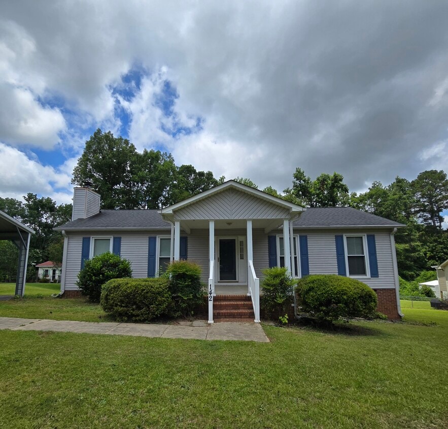 Primary Photo - 142 Crestview Dr