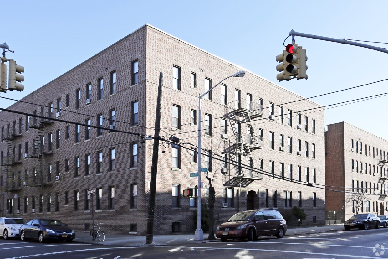 Foto principal - 4401 34th Ave