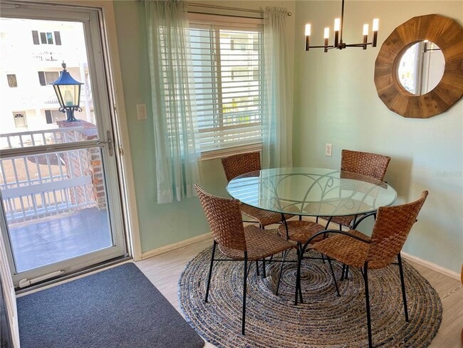 Foto del edificio - 1625 Leisure Dr