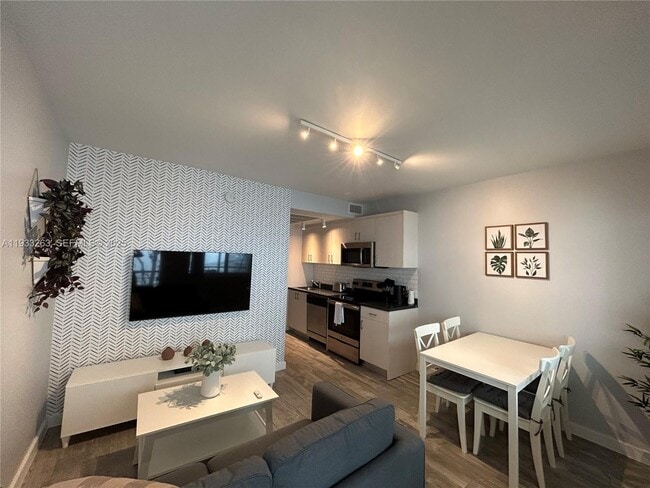 Building Photo - 1035 Euclid Ave