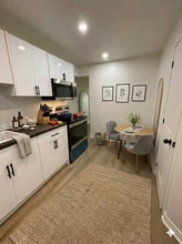 Building Photo - 19 Wellington St