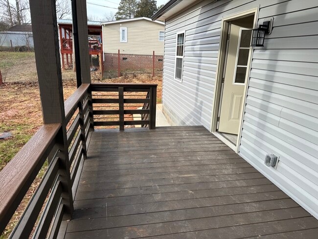 Building Photo - 735 Tussey St