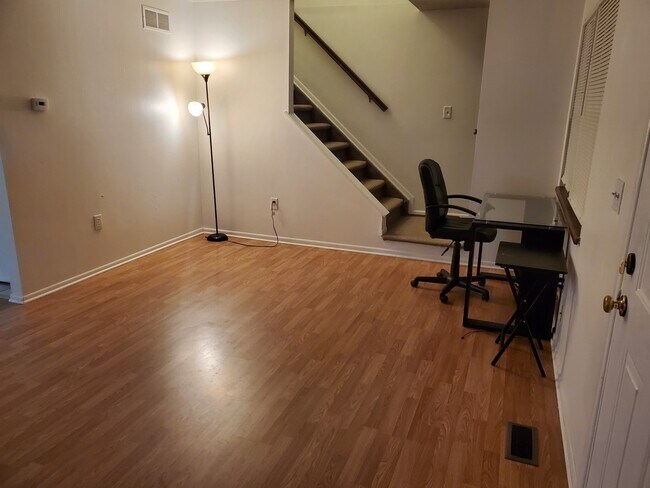 Foto del edificio - 64 Beechwoode Ln