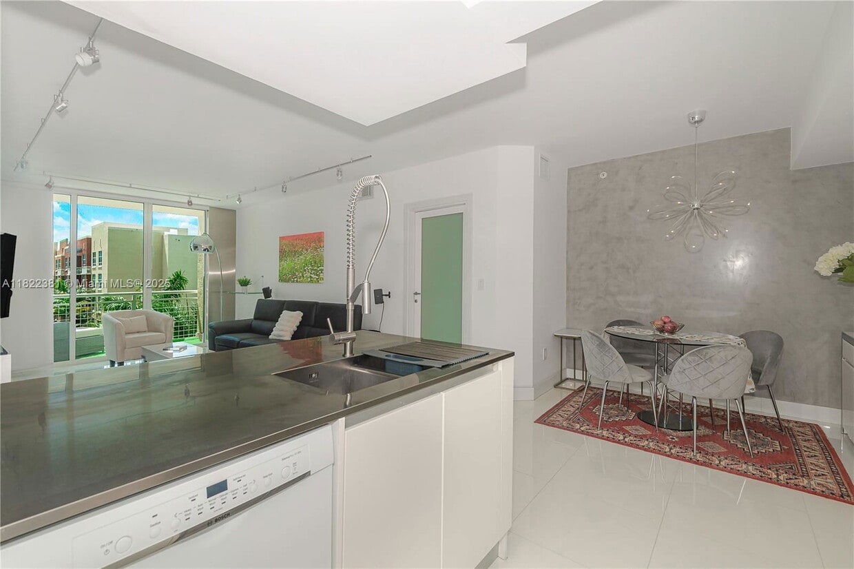 Foto principal - 2000 N Bayshore Dr