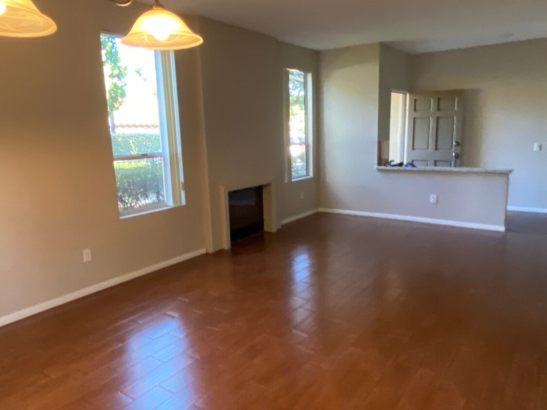 Primary Photo - 2150 Lago Madero