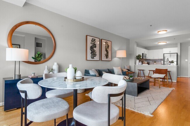 Espacio habitable abierto en The Amelia Apartments en Quincy, MA - Amelia