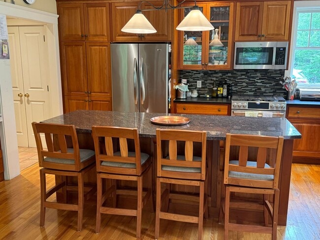 Building Photo - 4 bedroom home in Blueberry Hill neighborhood