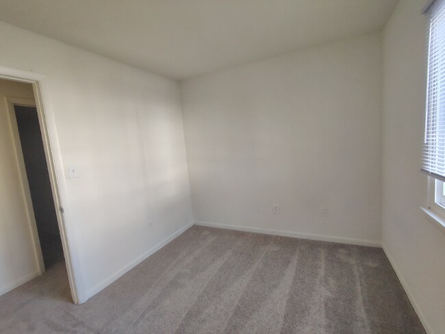 Building Photo - 600 Reusens Rd