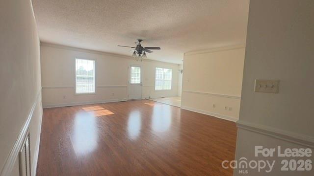 Foto del edificio - 5316 Oaktree Dr