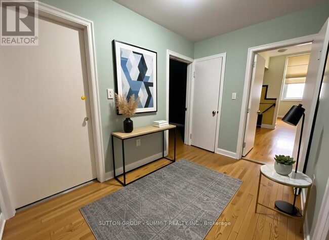 Building Photo - 16 Kingsway Dr