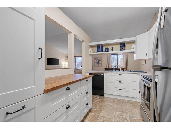 Foto del edificio - 4151 Boone Ave N