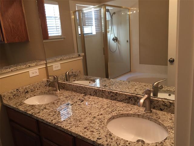 Foto del edificio - 2709 Garden Springs Dr