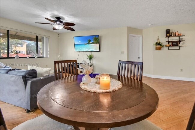 Foto del edificio - 15499 N Miami Lakeway