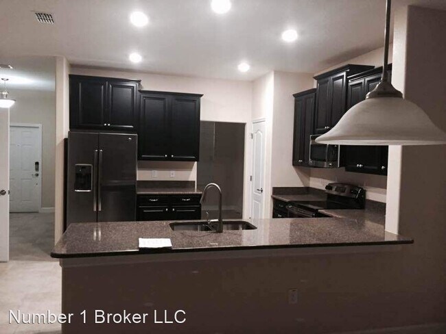 Building Photo - 3 br, 2.5 bath House - 15007 Evergreen Oak...