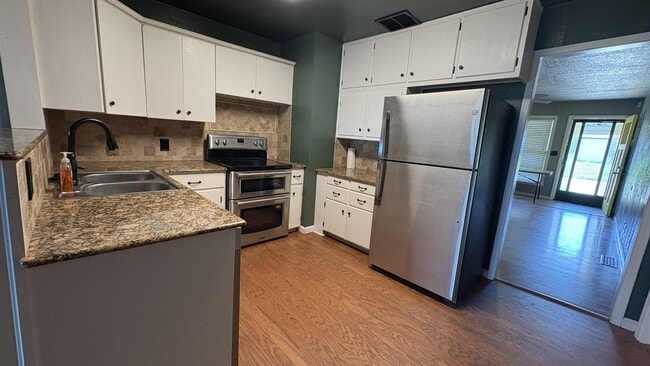 Building Photo - 319 Draper Dr