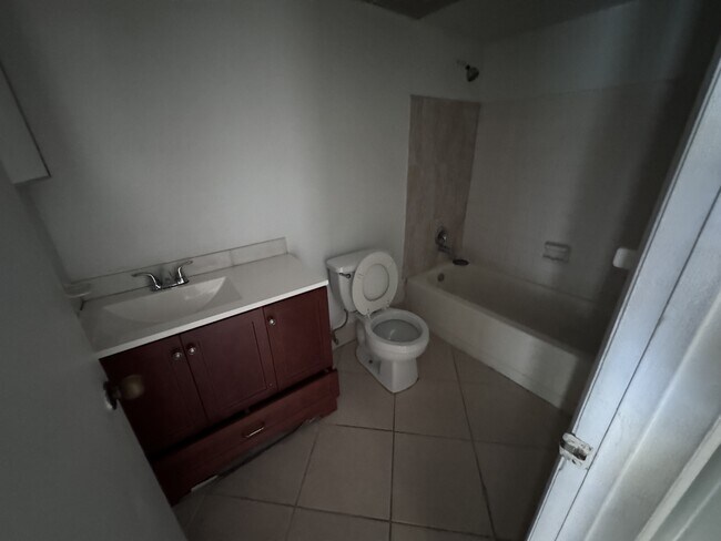 Foto del edificio - 470 NW 20th St