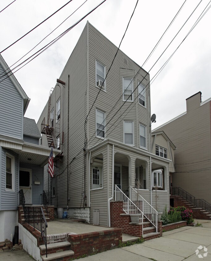Primary Photo - 428 Avenue E