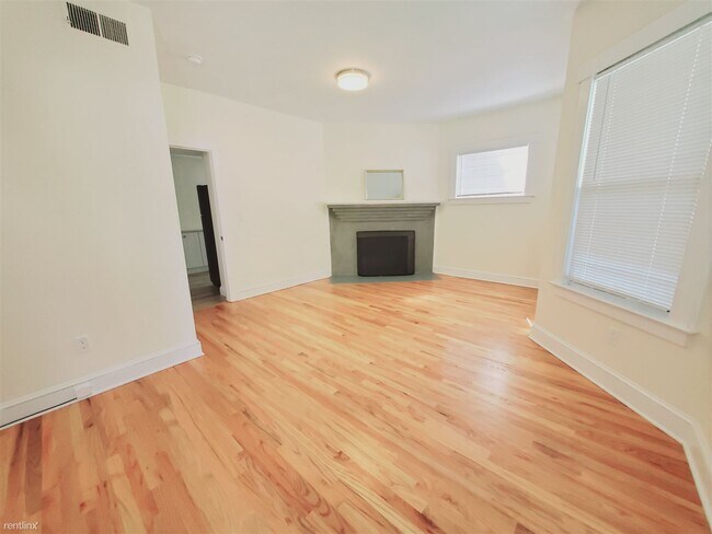 Foto del edificio - 1 br, 1 bath Condo - 51 Lindale St Apt 1