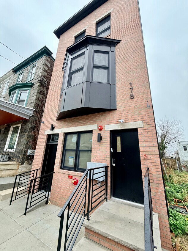 Foto principal - 178 W Seymour St