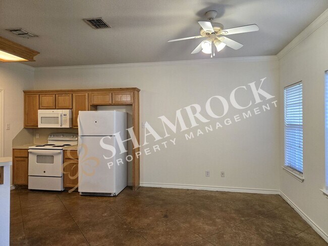 Foto del edificio - 3/2 Duplex in Surrey Ridge