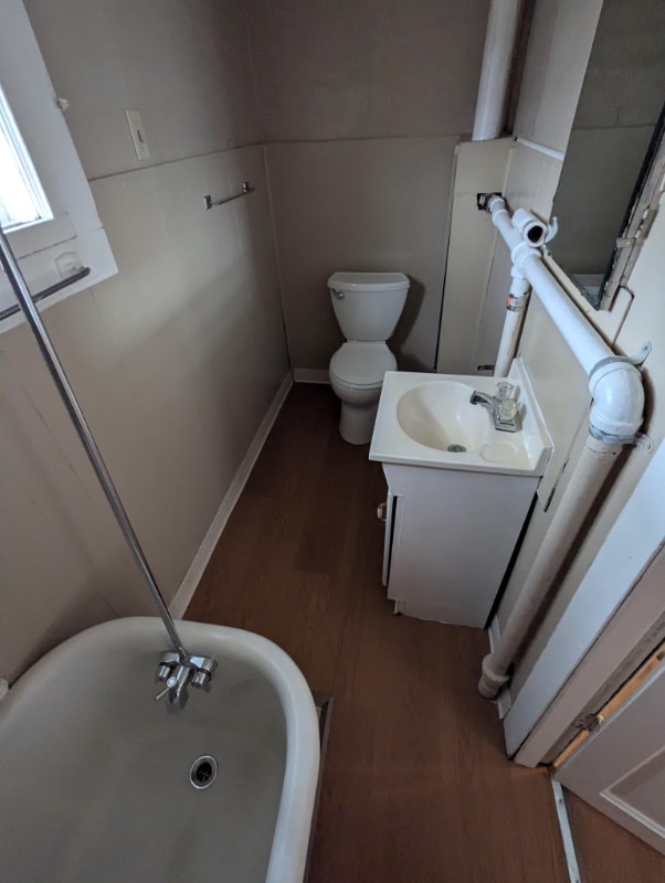 Building Photo - 313 W 21st St