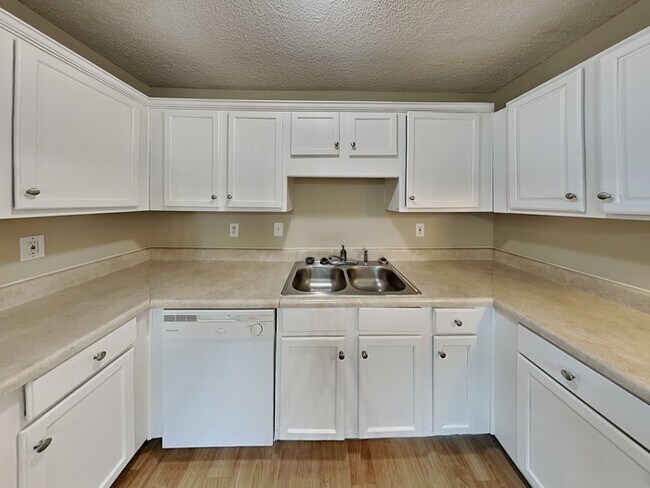 Foto del edificio - Wonderful 3 Bedroom Home in Union City! Av...