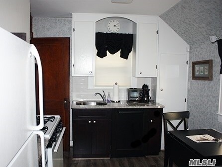 Building Photo - 25 Magerus St