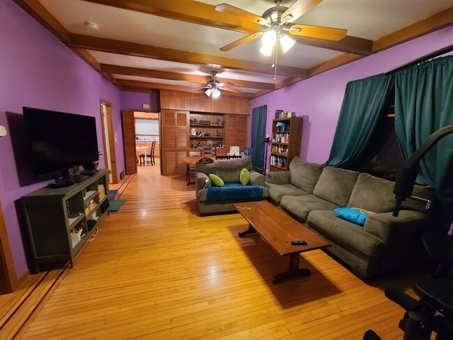 Foto del edificio - 3449 Longfellow Ave