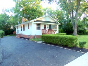 Building Photo - 110 Greencroft Rd