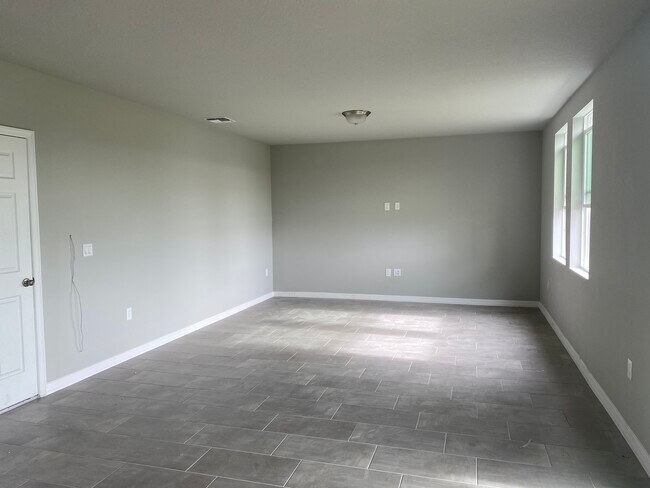 Building Photo - 503 S Zuni Rd