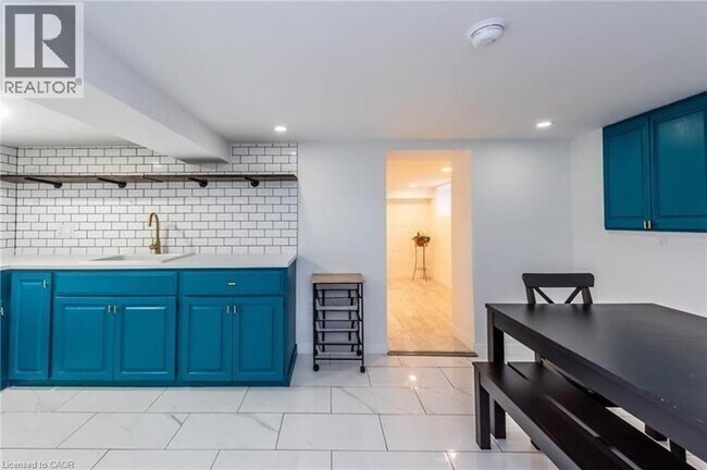 Photo du bâtiment - 257 E 17th St